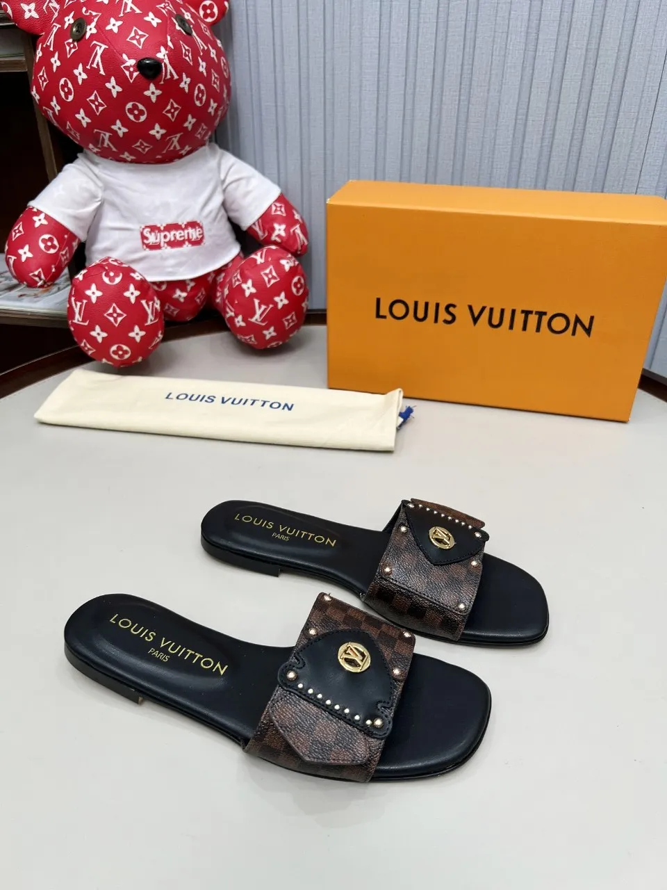 👟👟Ex-factory price 320👟👟 Genuine leather sole +40 Louis Vuitton, 1:1 advanced customization upper, fabric: customized LV special fabric, lining: sheepskin, original molding hardware, code number: 35-42, order with pictures, welcome to send pictures to place an order,